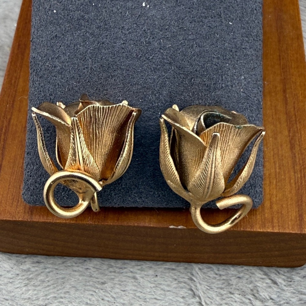 Vintage Coro Clip On Earrings Gold Tone Rose Bud Flower Floral READ